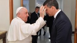 Påven välsignar Paraguays president Santiago Pena