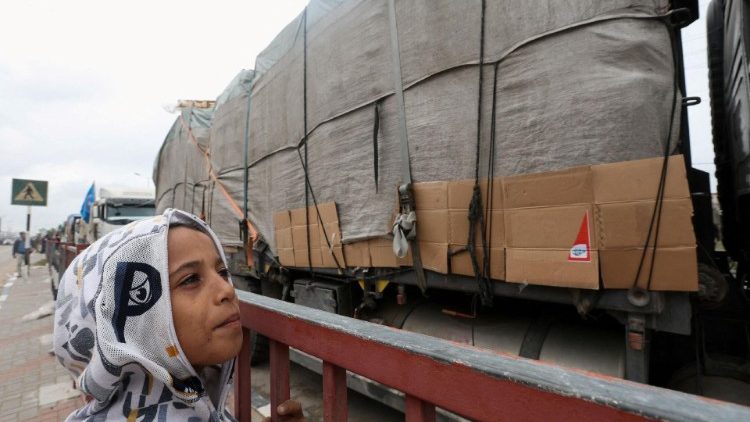 Ein Lastwagen mit humanitärer HIlfe für den Gazastreifen