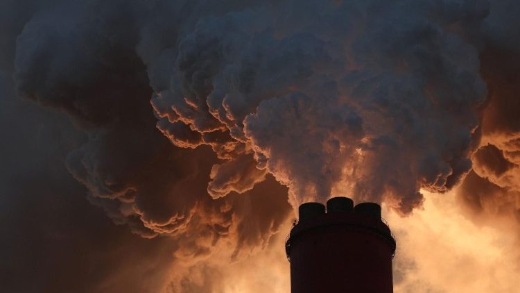Er komt rook uit de grootste kolencentrale van Europa
