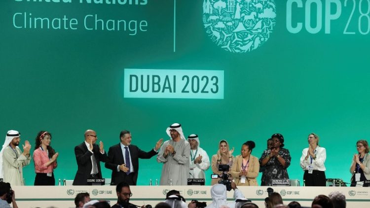  Lors de l'adoption du texte final à la COP28 de Dubaï, le mercredi 12 décembre 2023.