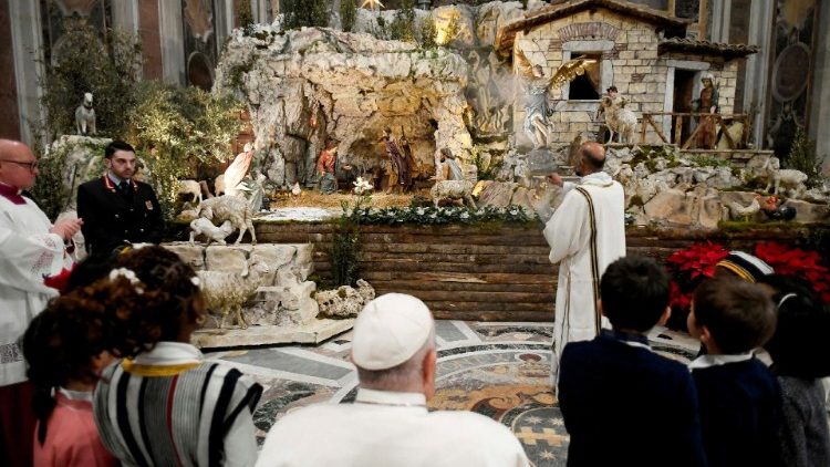 Imádság a bazilika betlehemi jászlánál