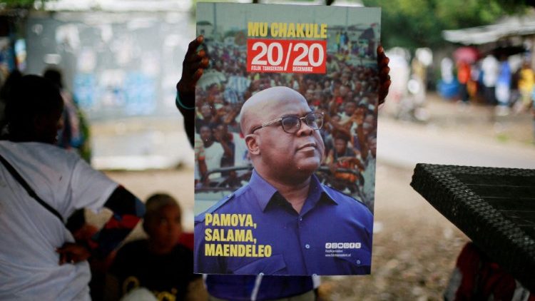 Unterstützer des scheidenden Präsidenten der Demokratischen Republik Kongo, Félix Tshisekedi (auf dem Plakat), feiern seine Wiederwahl