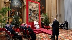  वeटिकन से मान्यता प्राप्त राजनयिक कोर को वार्षिक संबोधन देते हुए संत पापा फ्राैँसिस