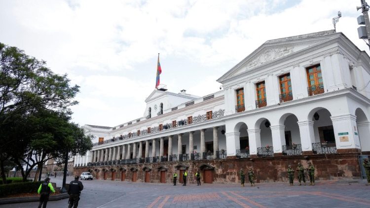 Soldiers and police officers stand guard outside the presidential palace in Quito