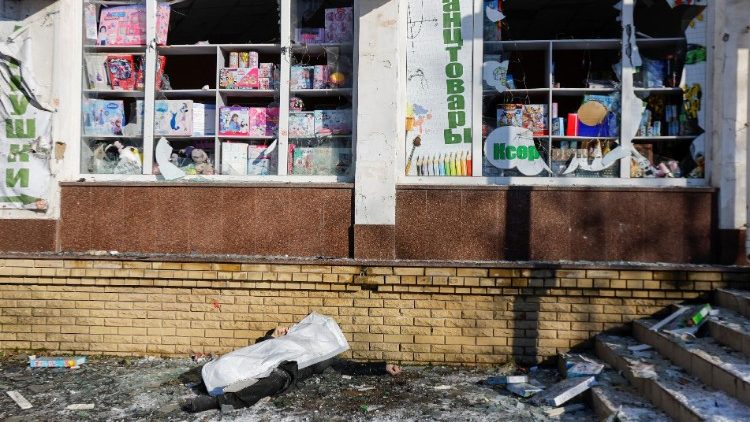 Mercato di Donetsk colpito dal bombardamento