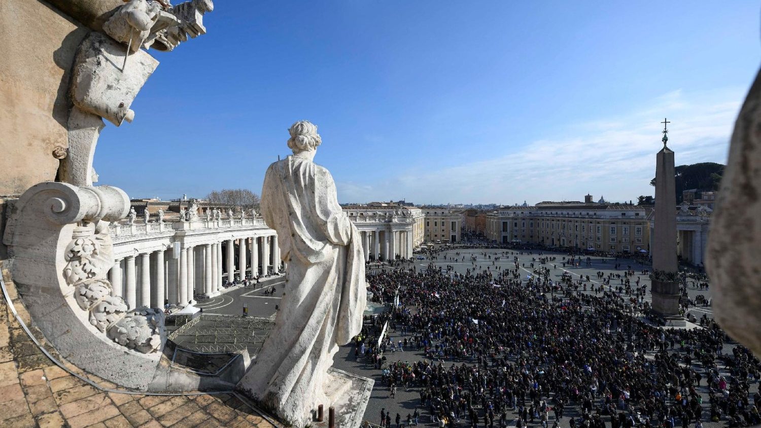 Angelus: “Never negotiate with Satan, ask Jesus to free you from his chains”
