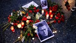 Protesty ludzi po śmierci Alexeya Navalnego