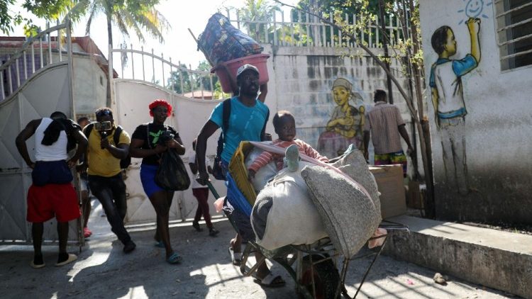 Son miles los deplazados por la violencia en Puerto Príncipe 