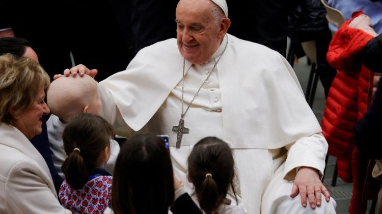 البابا يستقبل جماعة مستشفى الطفل يسوع لطب الأطفال