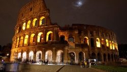 रोम का ऐतिहासिक स्थल कोलोसेयुम