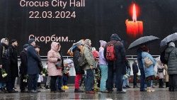 Los rusos conmemoran a las víctimas del atentado contra el Ayuntamiento de Crocus