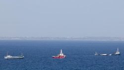 Vessels depart with humanitarian aid for Gaza, from Larnaca