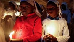 Gläubige in Nairobi in der Osternacht 