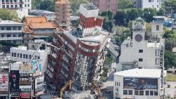 Щетите от земетресението в Тайван