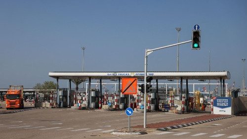 Israele apre i valichi per gli aiuti a Gaza