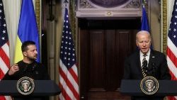 फ़ाइल फ़ोटो: अमेरिकी राष्ट्रपति जो बिडेन और यूक्रेन के राष्ट्रपति वलोडिमिर ज़ेलेंस्की ने वाशिंगटन में संयुक्त संवाददाता सम्मेलन किया