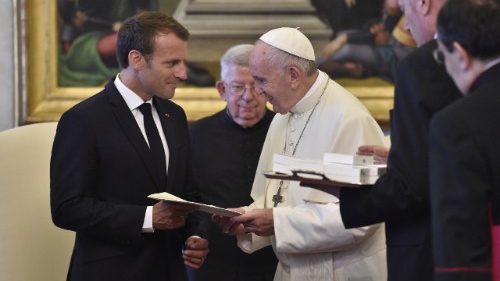 El viaje del Papa a Iraq en el centro de la conversación con Emmanuel Macron