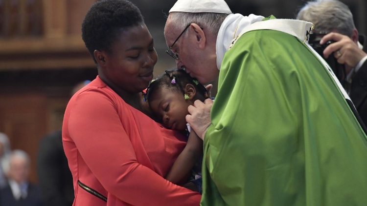 Папа падчас св. Імшы ў інтэнцыі мігрантаў і бежанцаў