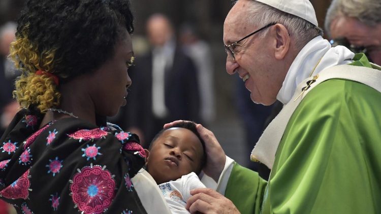 Папа Франциск під час Святої Меси з мігрантами (2018)
