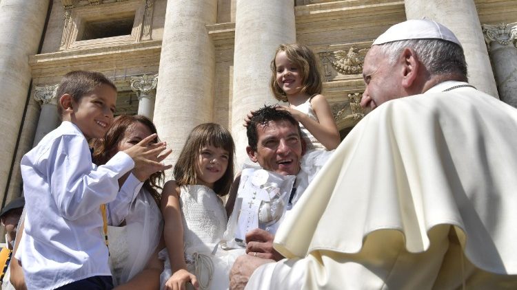 Pave Frans: Familier er et smukt tegn på Guds drøm