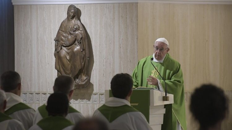  Papa Francisco misa matutina Santa Marta acusarnos nosotros demás
