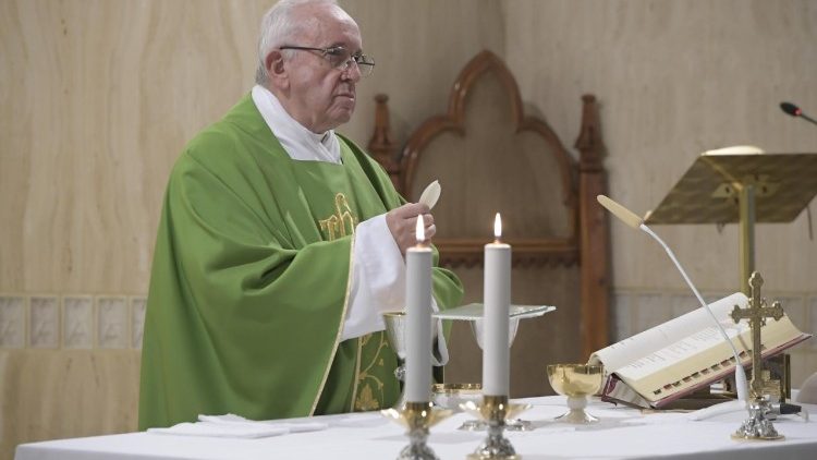 Le Pape François célébrant la messe du 11 septembre 2018.
