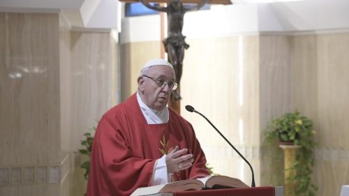 El Papa en Santa Marta: la Cruz enseña a no temer las derrotas