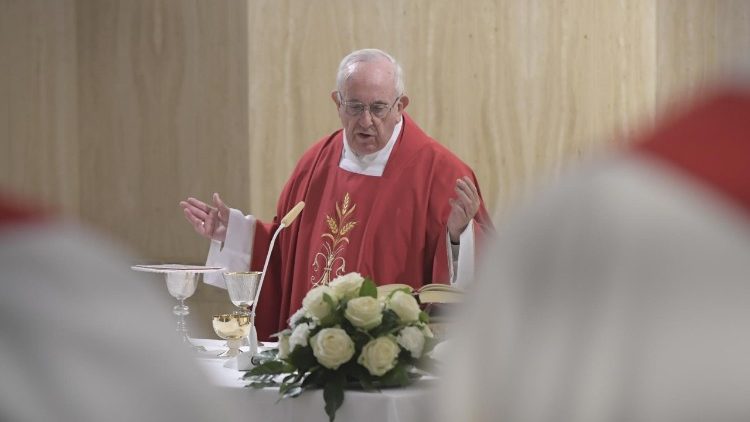 Papa Francisco durante a missa na Casa Santa Marta
