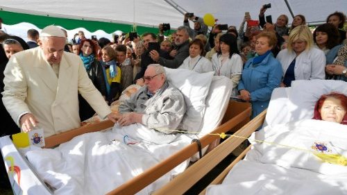 Jornada Mundial del Enfermo, Papa: "Dar al que sufre el bálsamo de la cercanía"