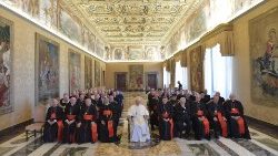Le Pape François entouré des participants à l'assemblée plénière du Conseil pontifical pour la Promotion de l'Unité des chrétiens, le 28 septembre 2018