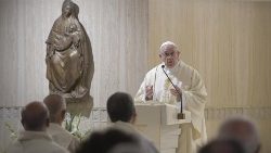 Il Papa celebra Messa a Casa Santa Marta