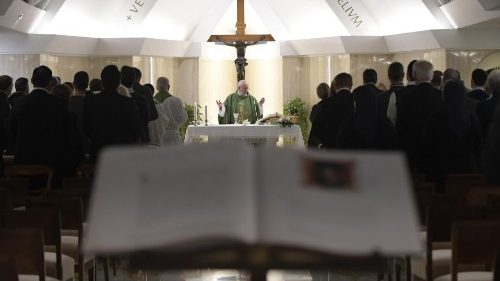 Papa: contemplazione e servizio, questa la vita del cristiano