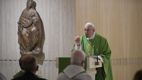 Papeževa homilija: Biti pazljivi pred 'popolnimi' kristjani