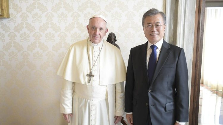 Папа Франциск и президент Республики Кореи Мун Чжэ Ин