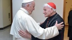 Ferenc pápa és Ernest Simoni bíboros