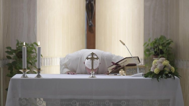 Påven firar mässan i Sankta Martas kapell 