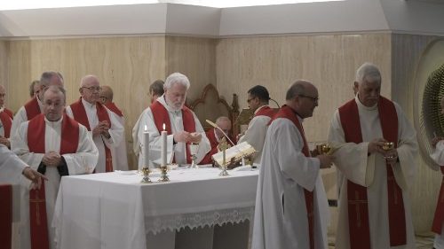 Homília z Domu sv. Marty: Cirkev dajú do poriadku biskupi pokorní a slúžiaci