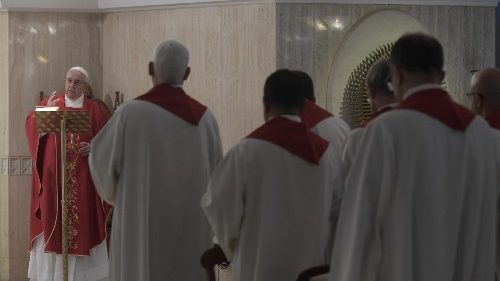 Papa a Santa Marta: il vescovo è un servitore e non un principe