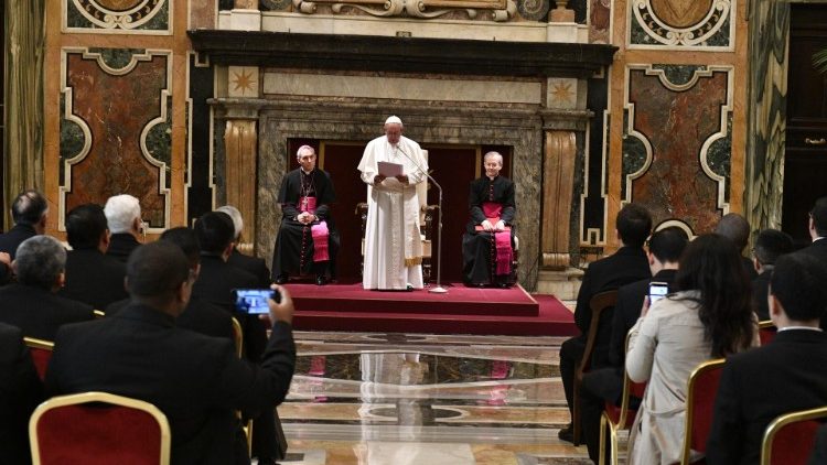 Papež je sprejel člane latinskoameriškega kolegija v Rimu