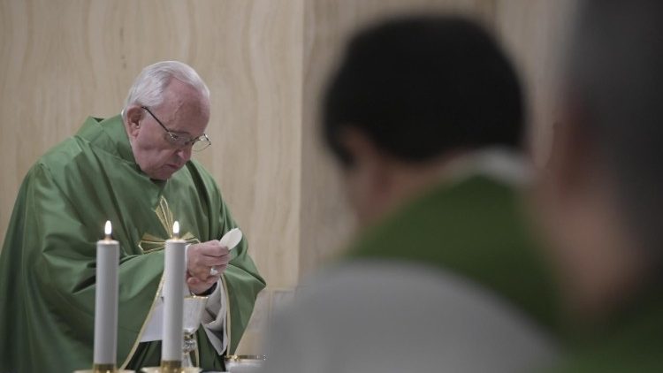 Papa: La Iglesia crece en el silencio, sin dar espectáculo - Vatican News