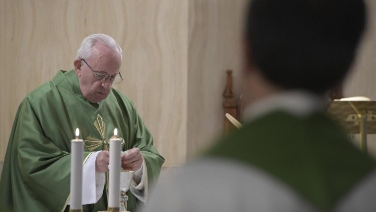Påven firar mässan i Sankta Marta-kapellet