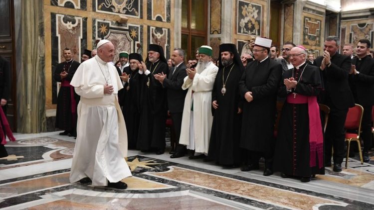 프란치스코 교황과 알바니아 순례단