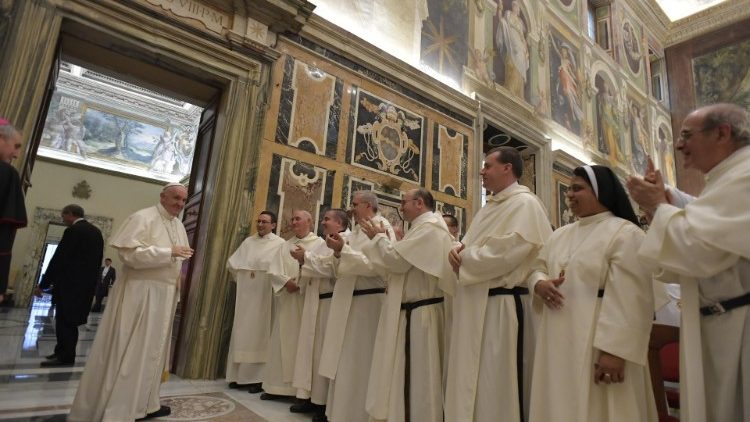 البابا فرنسيس يستقبل رهبان جمعية الطوباوية مريم العذراء سيدة الرحمة 6 كانون الأول ديسمبر 2018