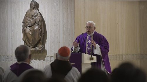 Papa: come i martiri, lasciamoci consolare da Dio