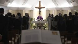 Le Pape célébrant la messe à Sainte-Marthe, le 11 décembre 2018.