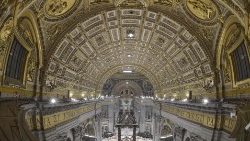 Preview für die neue LED Beleuchtung des Petersdoms bei der Christmette 