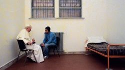 Jan Paweł II dał światu lekcję miłosierdzia, wybaczając swojemu zamachowcy Ali Ağcy