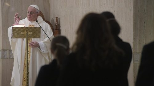 Papa a S. Marta: la fede vince lo spirito del mondo che divide 
