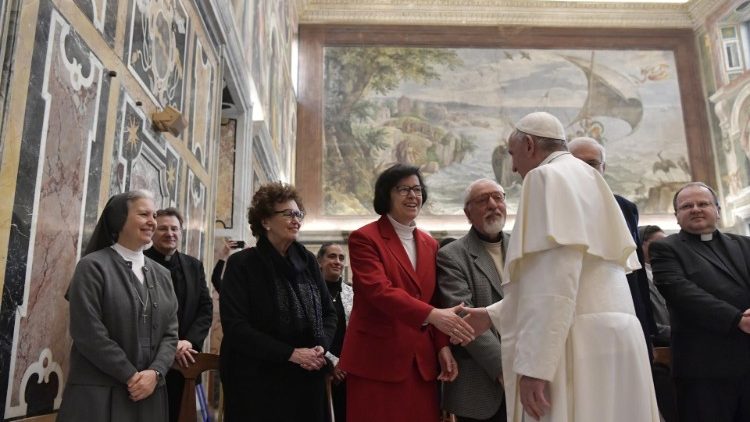 Papež Frančišek med srečanjem s profesorji cerkvene zgodovine