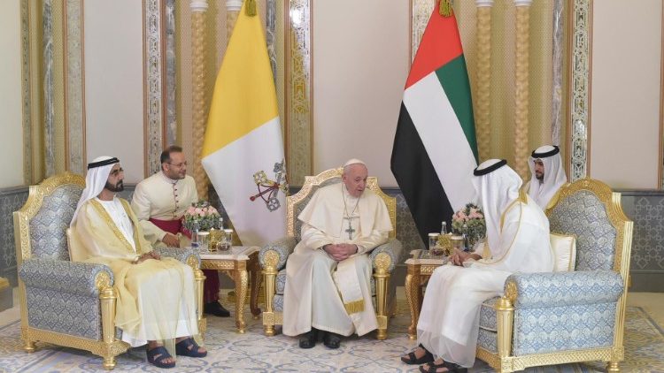 Ferenc pápa és az Egyesült Arab Emírségek trónörökös hercegének találkozója Abu Dzabiban